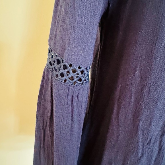 Lost & Wander Navy & White Embroidered Flowers Drapey Bell Sleeve Boho Top Small - Picture 6 of 9